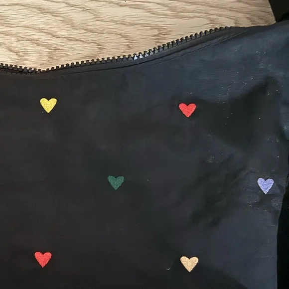 BAGGU Medium Crescent Embroidered Hearts - Picture 3 of 3